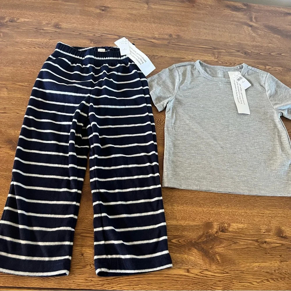 Gap kids size 4 NWT 2 piece pajama set